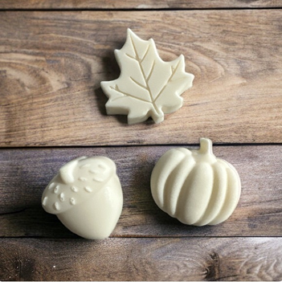 Fall Pumpkin, Acorn & Maple Leaves Goats Milk Hand Crafted Soap - Bundle of 3 - Picture 2 of 8